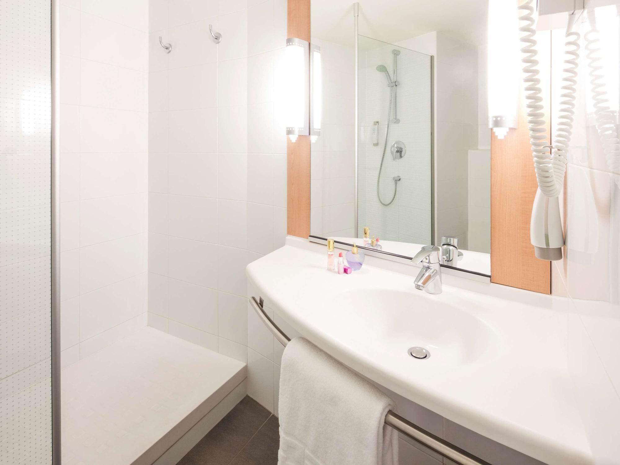 Ibis Barcelona Santa Coloma Hotel Santa Coloma de Gramanet Eksteriør billede